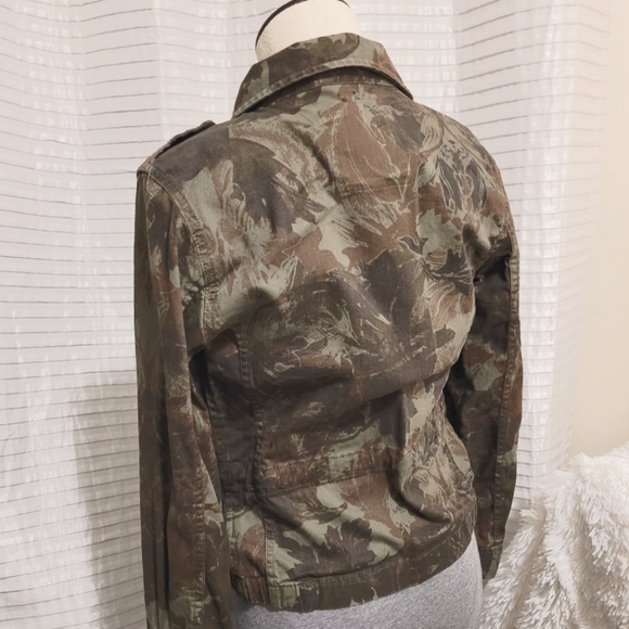 Princess Vera Wang Camo Jacket - Picture 2 of 4